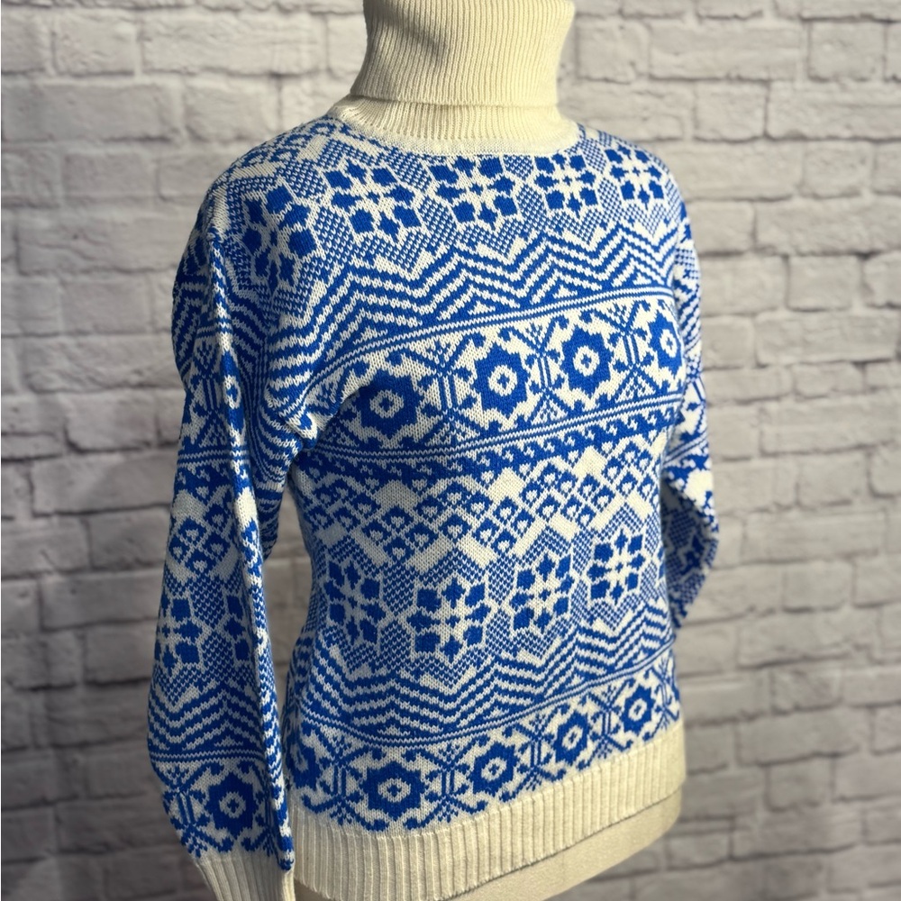 Vintage Blue and Cream Patterned Turtleneck Sweater